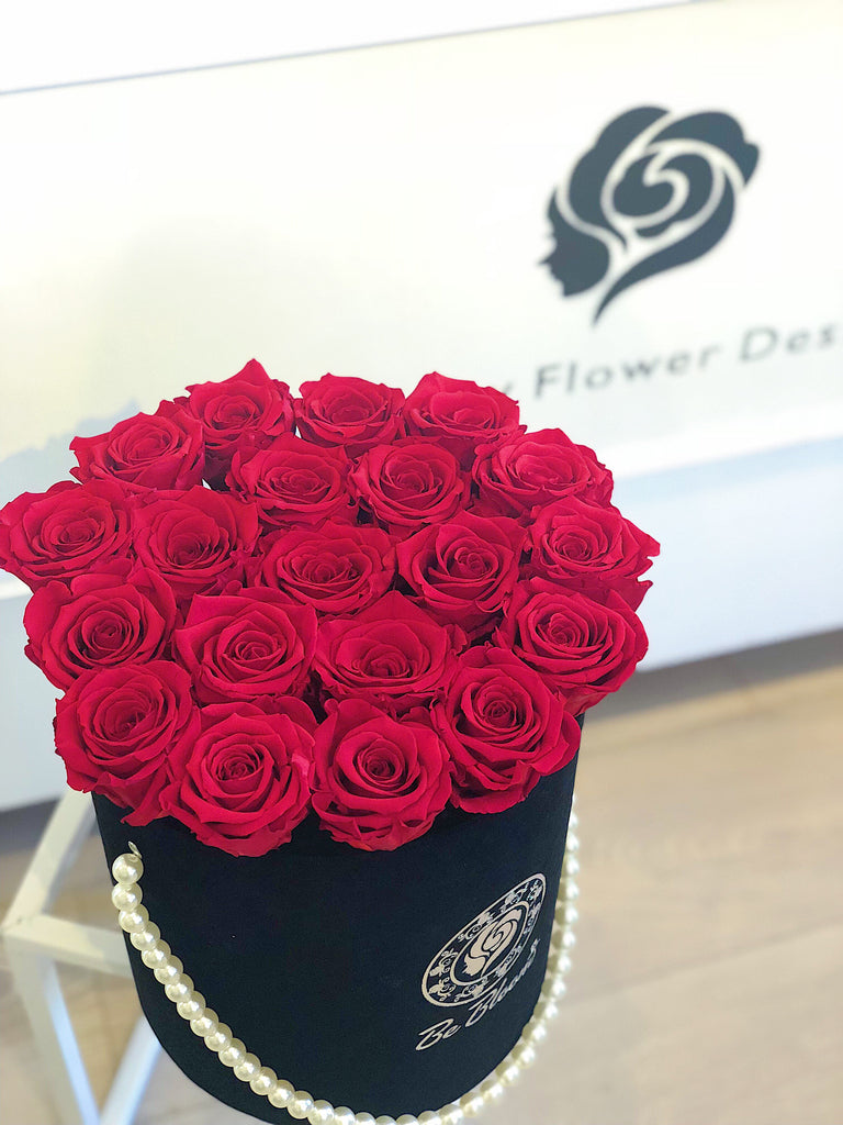 "HUG ME" - Eternal Rose Bucket